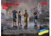 Journalists in War (4 figures)