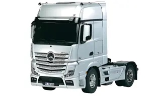 Italeri Mercedes Benz Actros Gigaspace