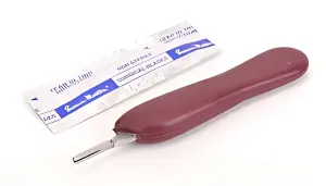 Plastic Scalpel Handle with 5 Blades - No 11