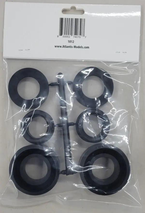 Atlantis Models 1:16 Funny Car Tire set bagged with punched header card — image 4 of 4