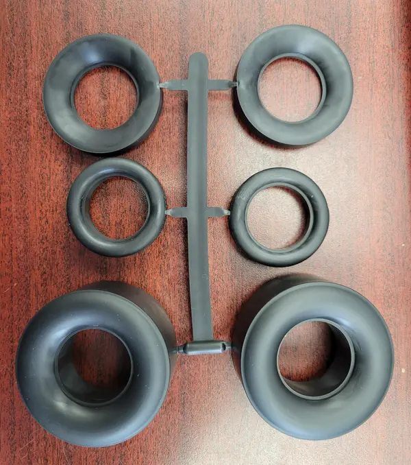 Atlantis Models 1:16 Funny Car Tire set bagged with punched header card — image 3 of 4