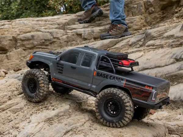 Axial SCX10 III Base Camp RTR — image 27 of 28
