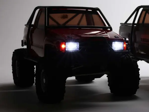Axial SCX10 III 1987 Toyota SR5 4X4 RTR &mdash; image 14 of 30