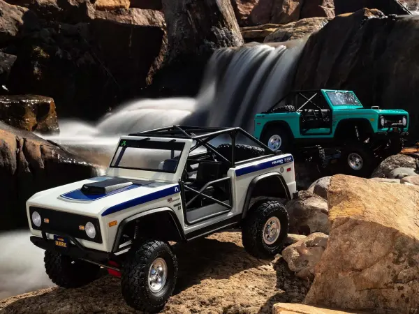 Axial SCX10 III Early Ford Bronco RTR — image 19 of 34
