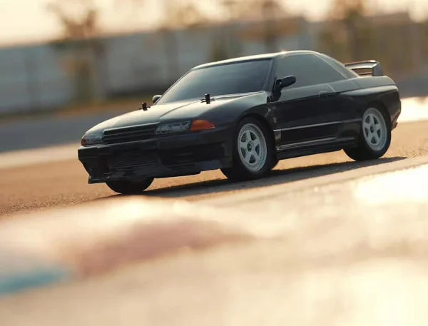 Carisma M48S Nissan Skyline GT-R (R32) 1:8 Brushless RTR