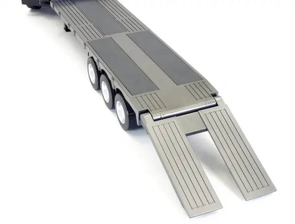 HuiNa 1:24 9ch RC Truck and Platform Trailer — image 2 of 18