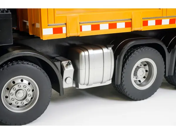 HuiNa 1:14 RC Timber Grab 8 Wheeler Dump Truck — image 3 of 18