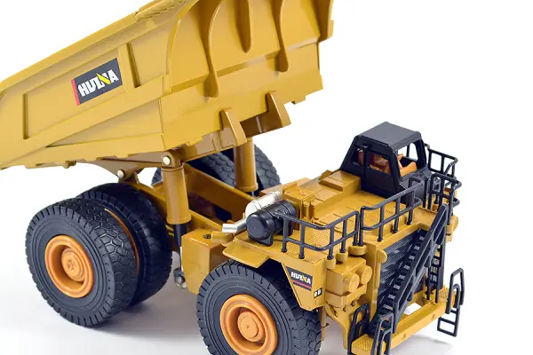 HuiNa 1/40 Diecast Dump Truck Static Model &mdash; image 3 of 6