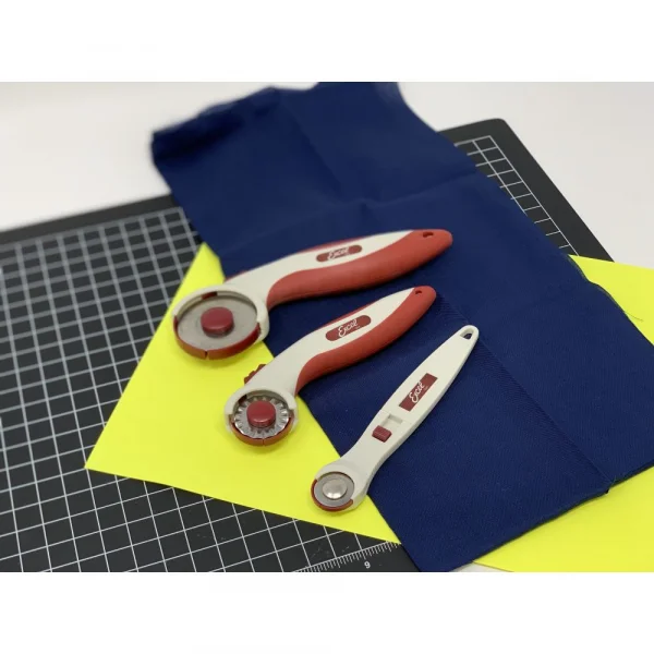 Excel 20mm Ergonomic Rotary Cutter (Carded) — image 4 of 4