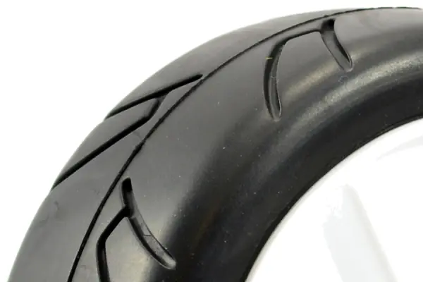 Fastrax 1:8 Buggy Cut Slick Tyres Mounted on White Split Spoke Wheels (2) — image 3 of 4
