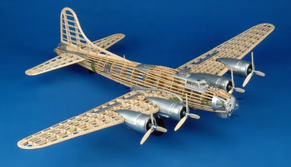 Guillow B-17G Flying Fortress — image 3 of 3