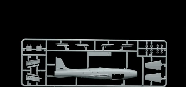 Italeri F-84 G Thunderjet — image 4 of 19