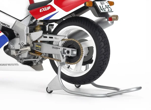 Tamiya 1:12 Yamaha FZR750R Superbike (OW01) — image 4 of 11