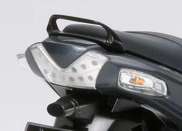 Tamiya Kawasaki Zzr1400 — image 3 of 13
