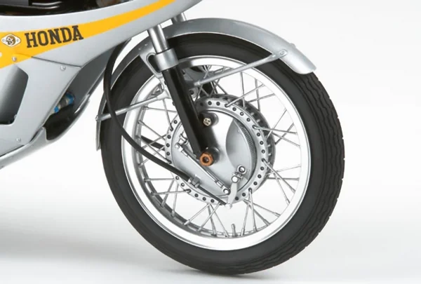 Tamiya 1:12 Honda RC166 50Th Anniversary &mdash; image 3 of 9