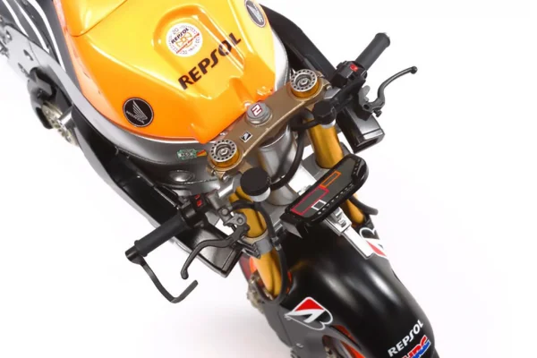 Tamiya 1:12 Repsol Honda RC213V 14
