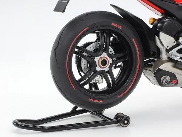 Tamiya 1:12 Ducati Superleggera V4