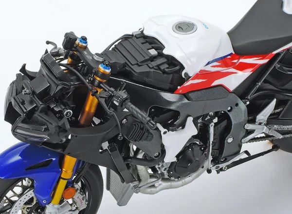 TAMIYA 1:12 CBR 1000RR-R Fireblade Special