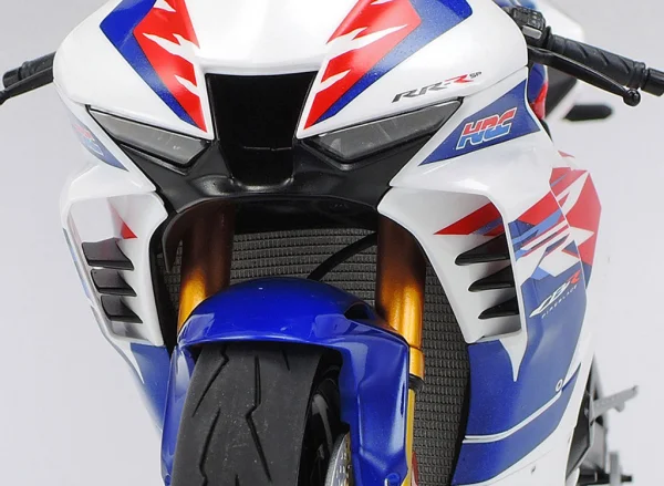 TAMIYA 1:12 CBR 1000RR-R Fireblade Special