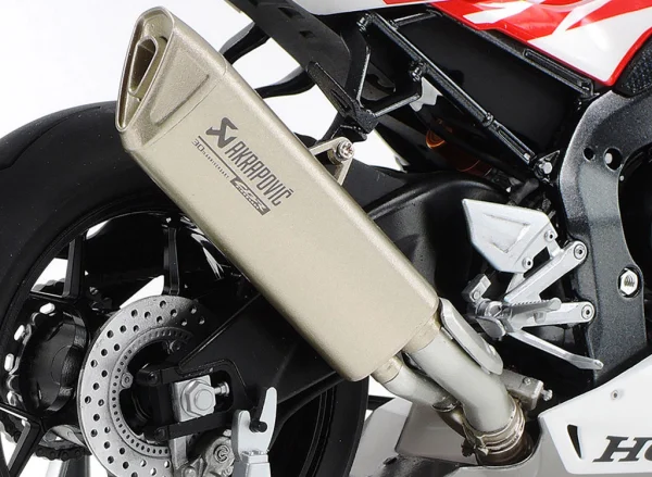TAMIYA 1:12 CBR 1000RR-R Fireblade Special