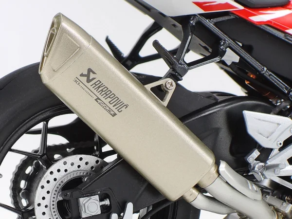 TAMIYA 1:12 CBR 1000RR-R Fireblade Special &mdash; image 16 of 16