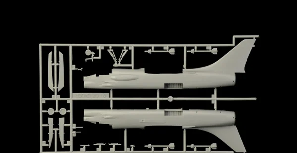 Italeri F-8E Crusader — image 5 of 15