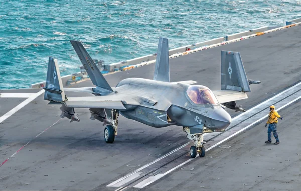 Italeri F-35C Lightning II — image 2 of 9