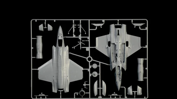 Italeri F-35C Lightning II — image 7 of 9