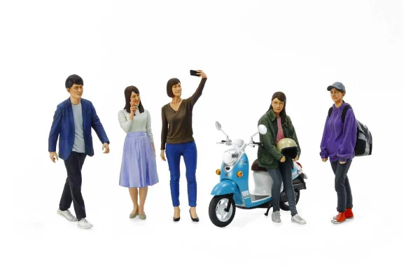 Tamiya 1/24 Campus Friends Modern Figures — image 1 of 12