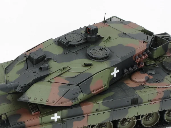 Tamiya 1:35 Leopard 2 A6 Tank - Ukraine — image 7 of 9