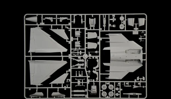 Italeri 1/48 Jas-39 Gripen Twin Seater — image 2 of 13