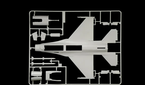 Italeri F-16A Fighting Falcon — image 2 of 14