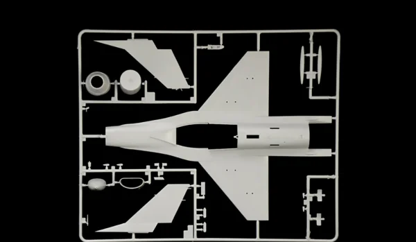 Italeri F-16A Fighting Falcon — image 3 of 14