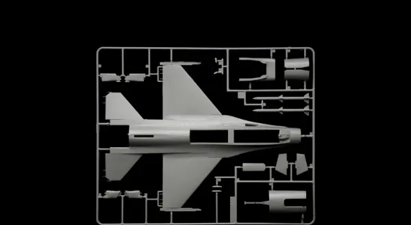 Italeri F-16C Fighting Falcon — image 2 of 17