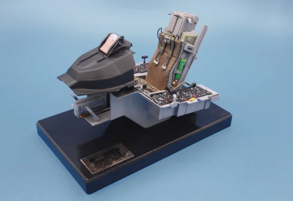 Italeri F-16 Cockpit — image 7 of 12