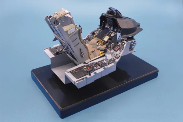 Italeri F-16 Cockpit — image 6 of 12