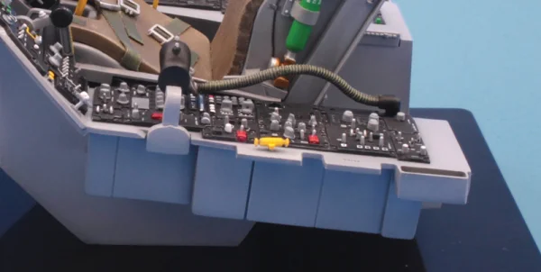 Italeri F-16 Cockpit — image 5 of 12