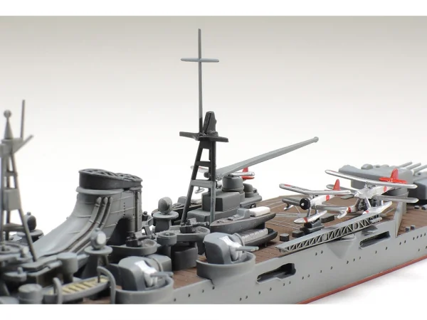 Tamiya 1/700 Light Cruiser Mogami — image 6 of 8