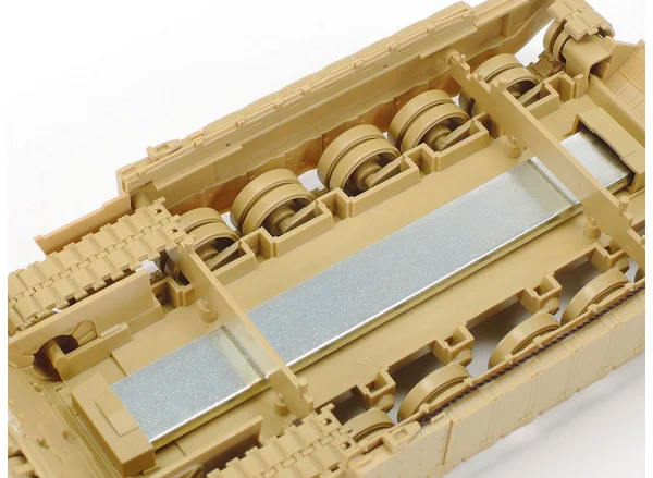 Tamiya 1/48 Challenger 2 (Desertised)