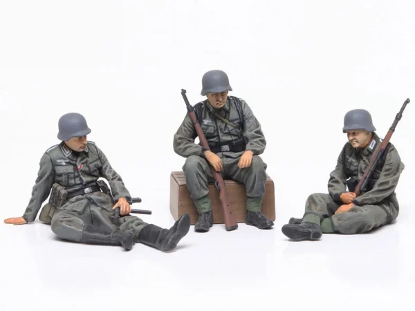 Tamiya 1/48 WWII Wehermacht Infantry Set — image 3 of 6
