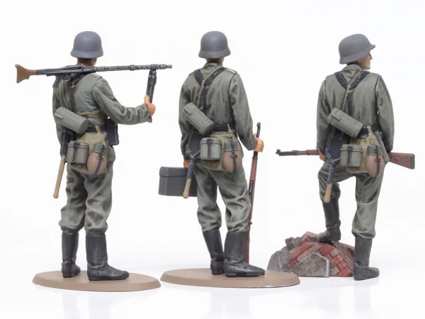 Tamiya 1/48 WWII Wehermacht Infantry Set — image 4 of 6