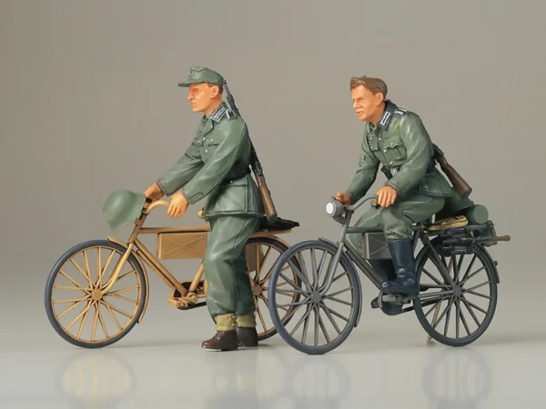 Tamiya German Soldiers With Bicycles