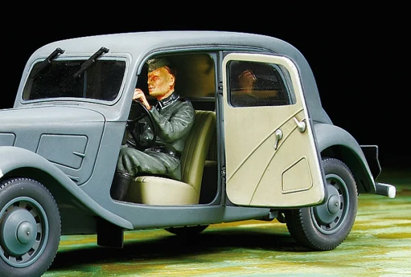 Tamiya 1/35 Citroen Traction 11Cv — image 4 of 6