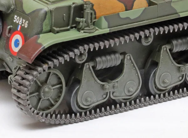 Tamiya 1/35 R35 French Light Tank