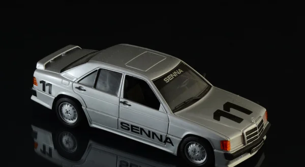 Italeri Mercedes Benz 190E — image 3 of 15