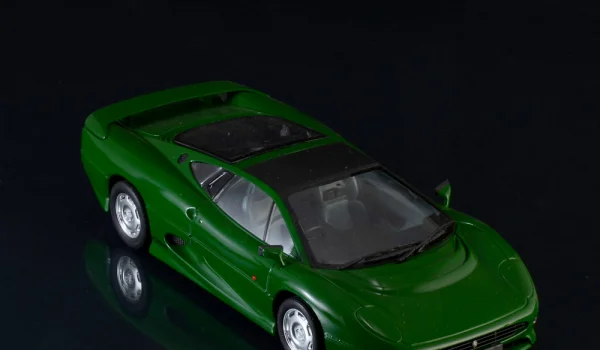 Italeri Jaguar Xj 220 — image 3 of 14