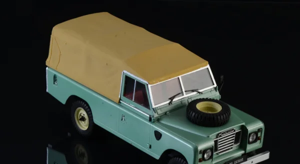 Italeri Land Rover 109 Lwb — image 2 of 12