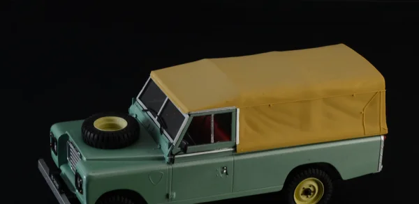 Italeri Land Rover 109 Lwb — image 3 of 12