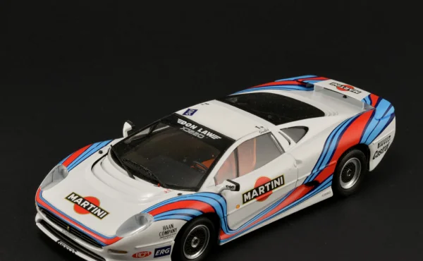 Italeri Jaguar XJ 220 Race Car — image 4 of 14