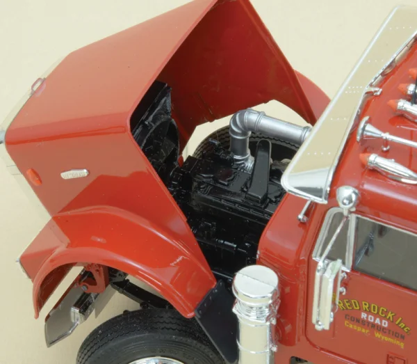 Italeri Freightliner Heavy Dumper — image 5 of 23